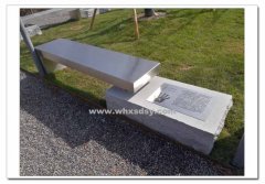 《劳模坐凳小品》/ 武汉市东湖绿道 / 不锈钢 芝